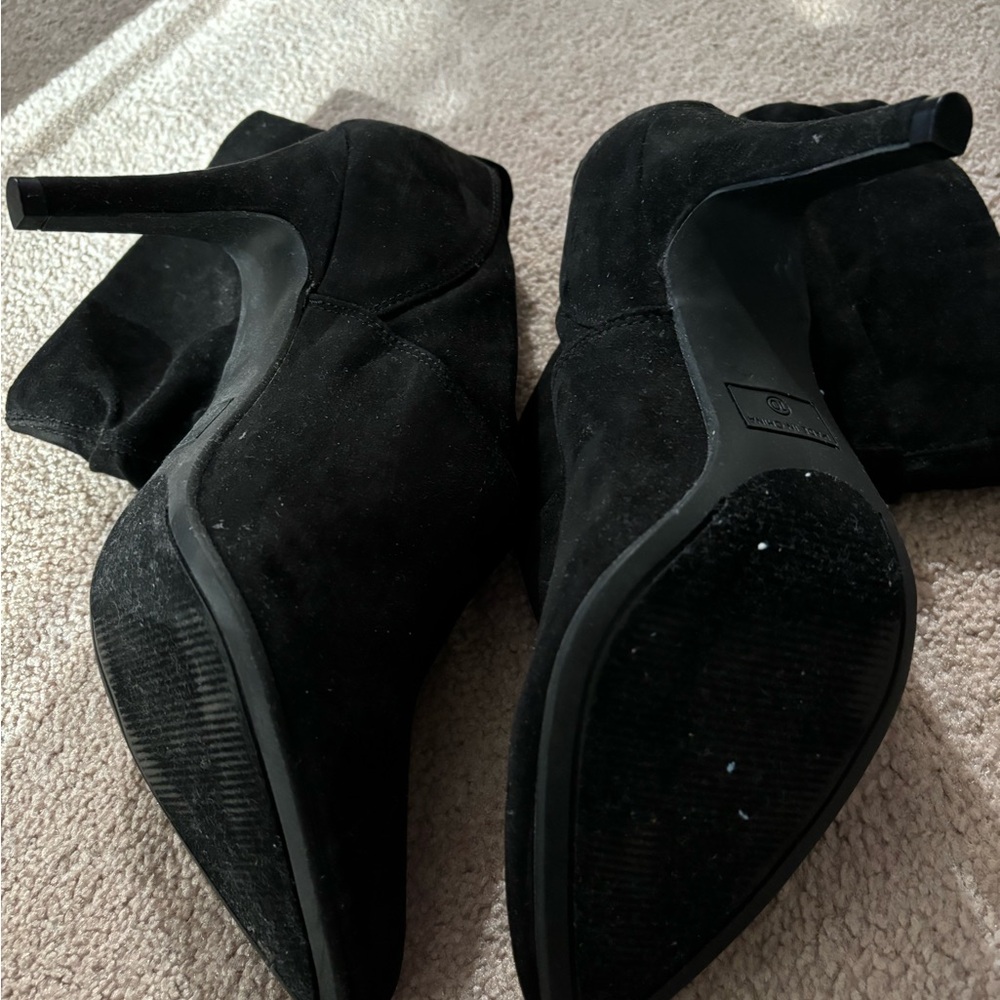 Black Boots by Adelay